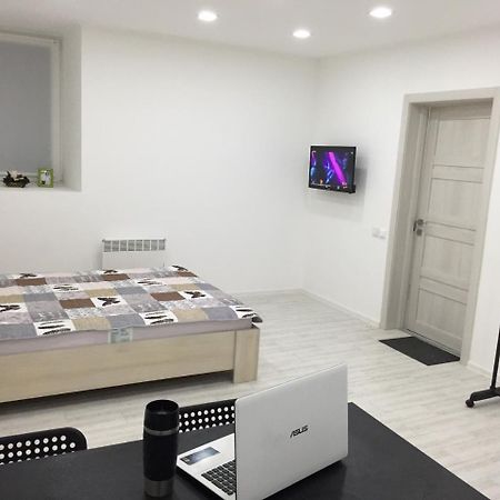 Cozy Underground Apartment At The Center Kherson Exterior foto