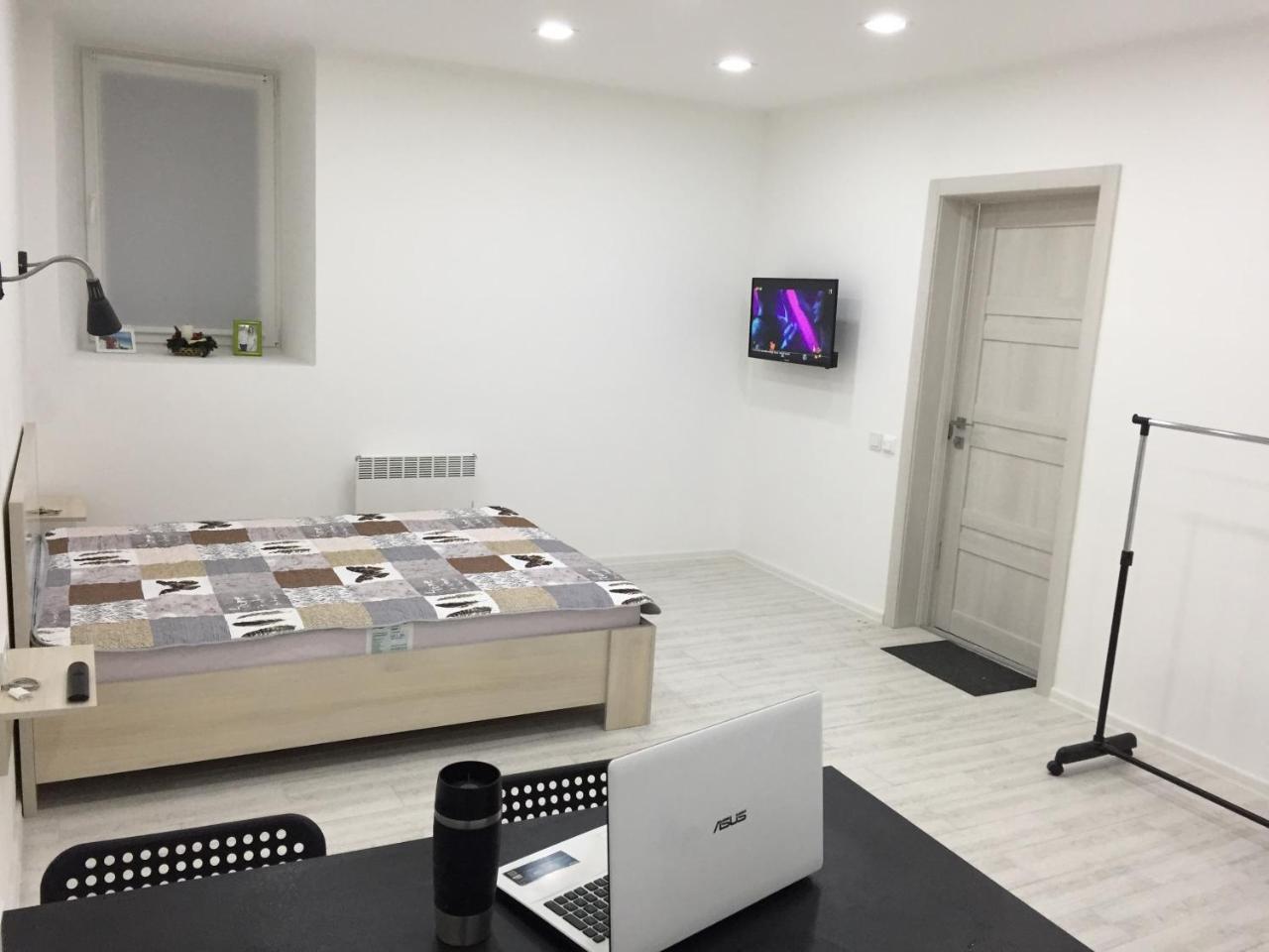 Cozy Underground Apartment At The Center Kherson Exterior foto
